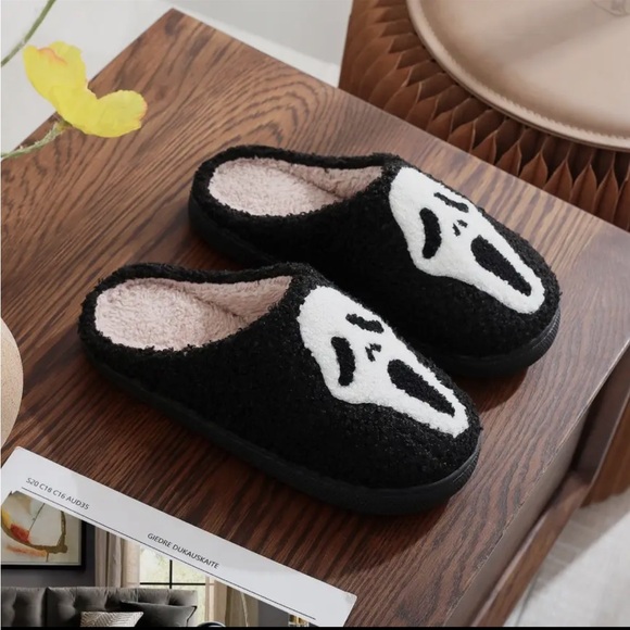 Scream Slippers NWT - Picture 4 of 6